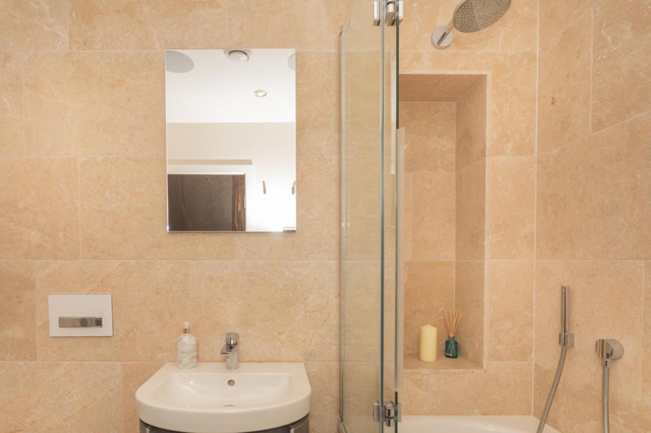 Henge House, Penthouse Apartment Bath Exterior foto