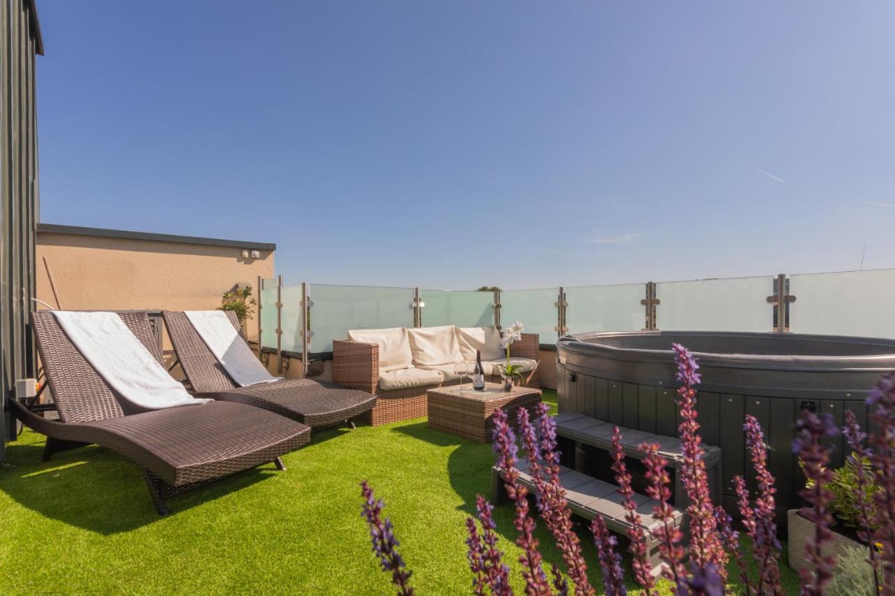 Henge House, Penthouse Apartment Bath Exterior foto